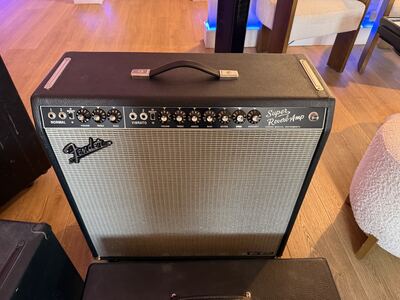Item 15: Fender Super Reverb-Amp combo amplifier